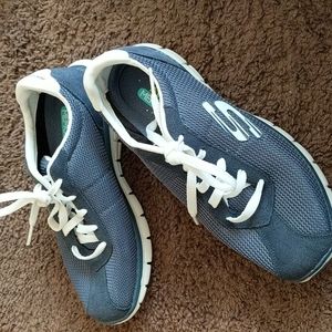 Navy colored sketchers size 7